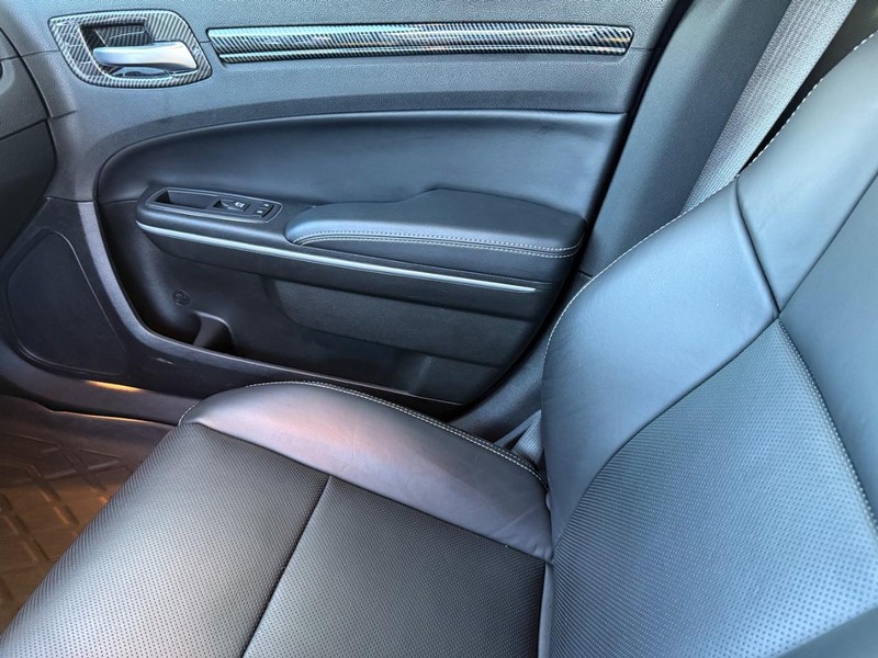 Chrysler 300 Vehicle Image 22