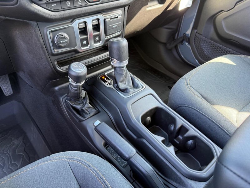Jeep Wrangler Vehicle Image 13