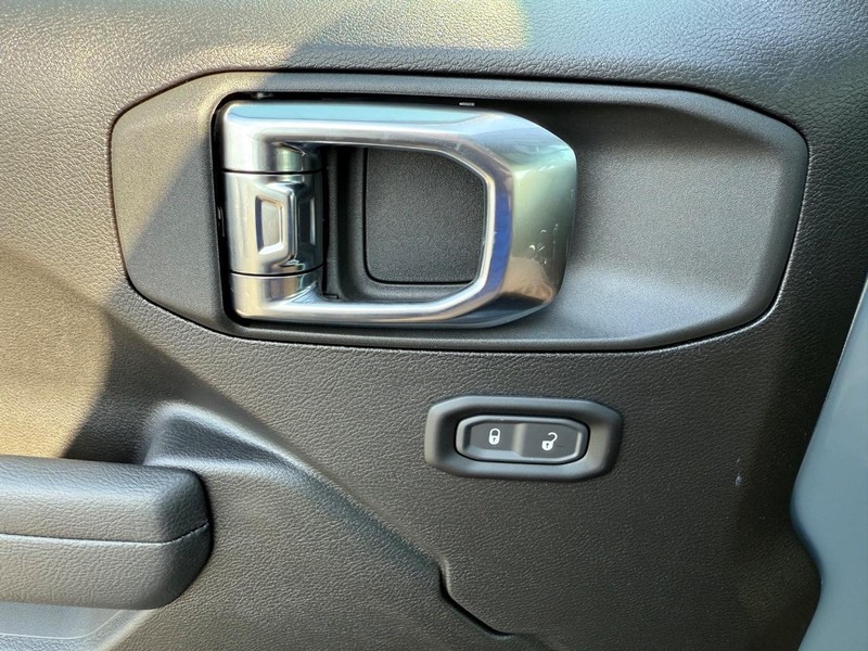 Jeep Wrangler Vehicle Image 17