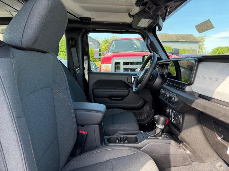 Jeep Wrangler Vehicle Image 04