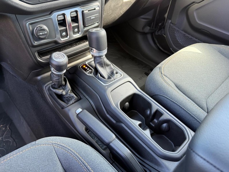 Jeep Wrangler Vehicle Image 13