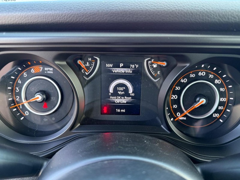 Jeep Wrangler Vehicle Image 15