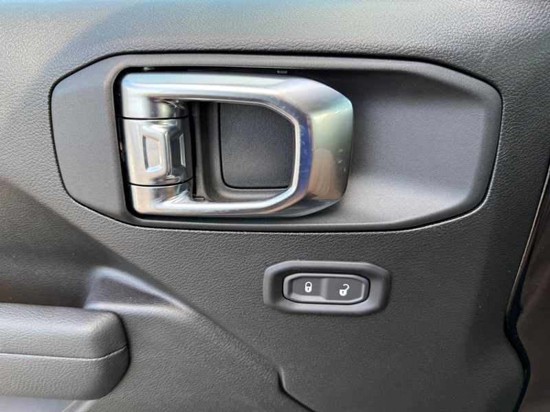 Jeep Wrangler Vehicle Image 17