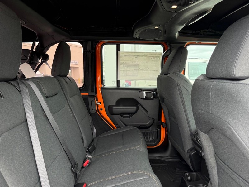 Jeep Wrangler Vehicle Image 04