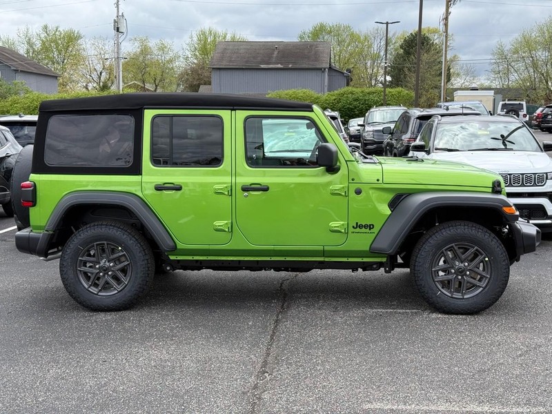 Jeep Wrangler Vehicle Image 02