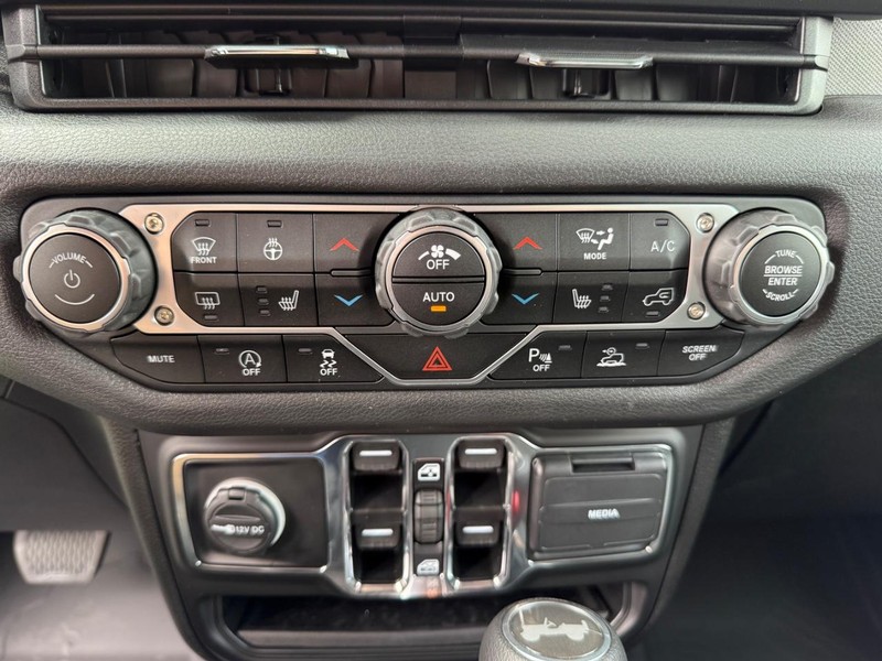 Jeep Wrangler Vehicle Image 13