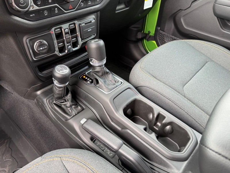 Jeep Wrangler Vehicle Image 14