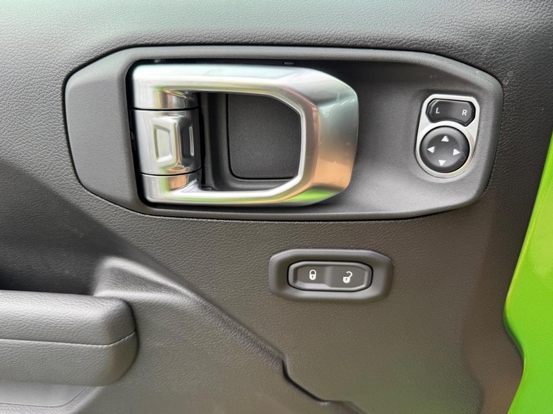 Jeep Wrangler Vehicle Image 18