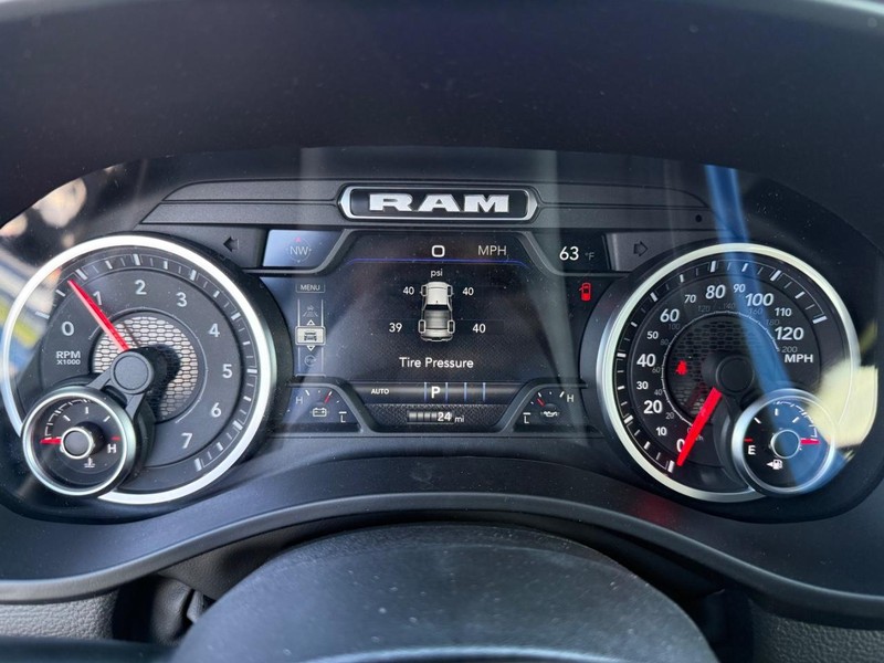 Ram 1500 Vehicle Image 14