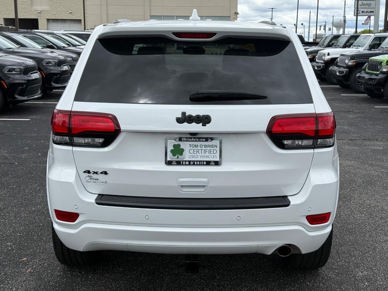 Jeep Grand Cherokee WK Vehicle Image 04