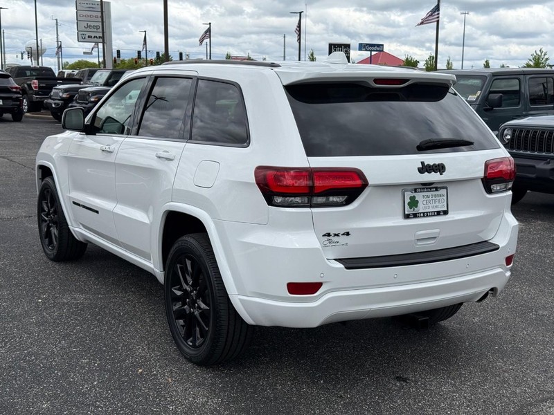 Jeep Grand Cherokee WK Vehicle Image 05