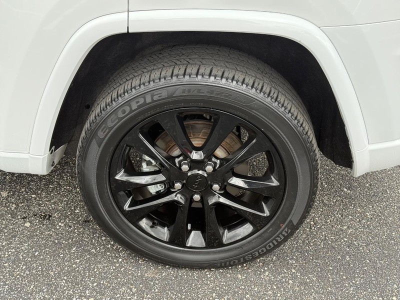 Jeep Grand Cherokee WK Vehicle Image 06