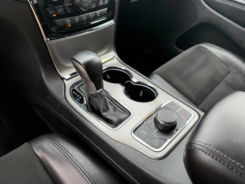 Jeep Grand Cherokee WK Vehicle Image 21