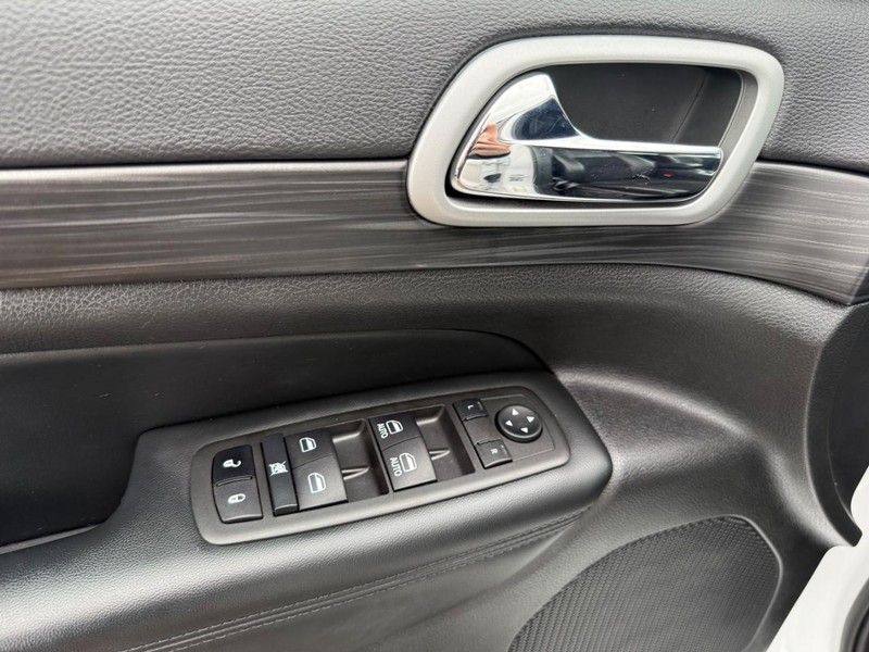 Jeep Grand Cherokee WK Vehicle Image 25