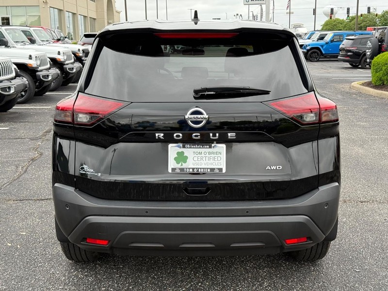 Nissan Rogue Vehicle Image 04