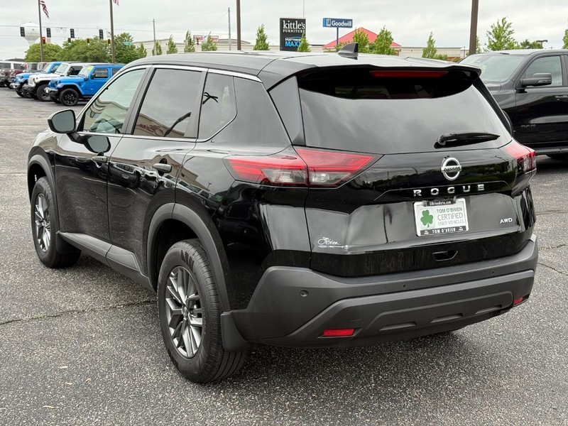 Nissan Rogue Vehicle Image 05