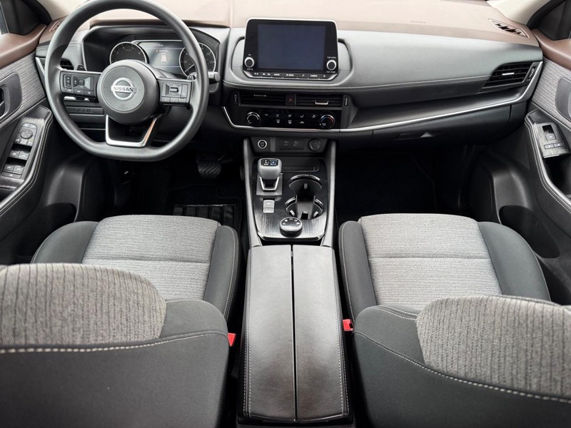 Nissan Rogue Vehicle Image 11