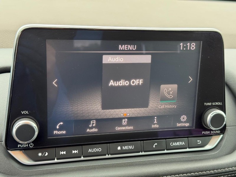 Nissan Rogue Vehicle Image 16