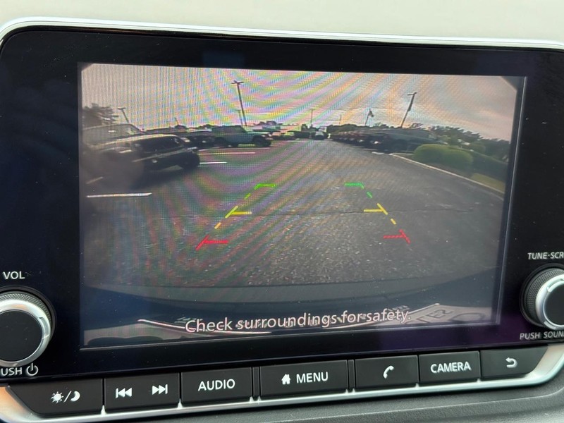 Nissan Rogue Vehicle Image 17