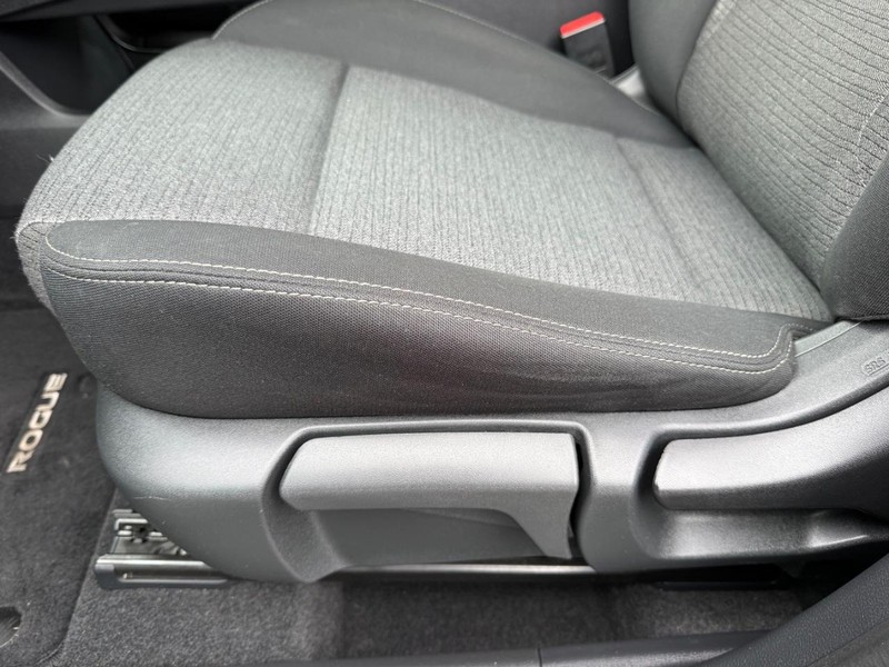 Nissan Rogue Vehicle Image 24