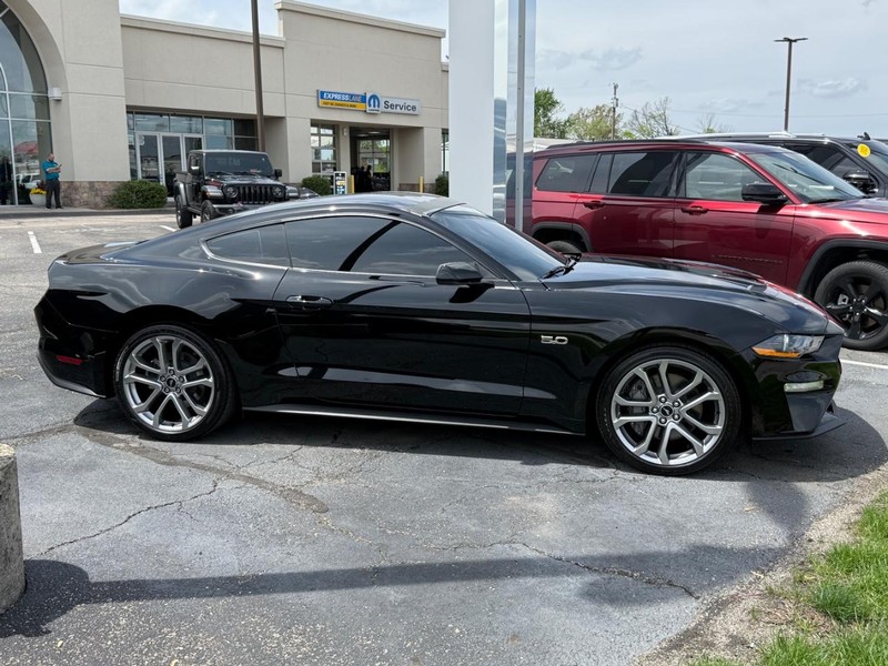 Ford Mustang Vehicle Image 02