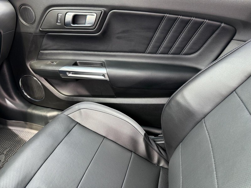 Ford Mustang Vehicle Image 22