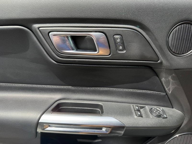 Ford Mustang Vehicle Image 25