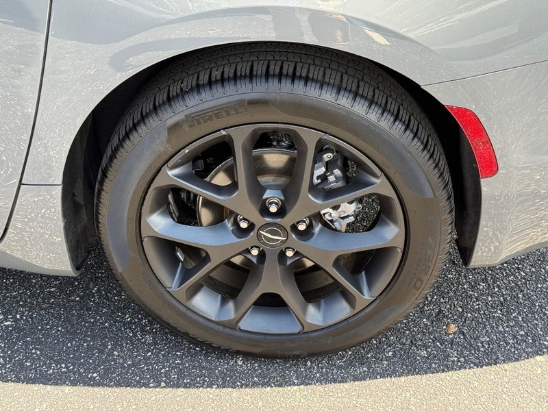 Chrysler Pacifica Vehicle Image 06