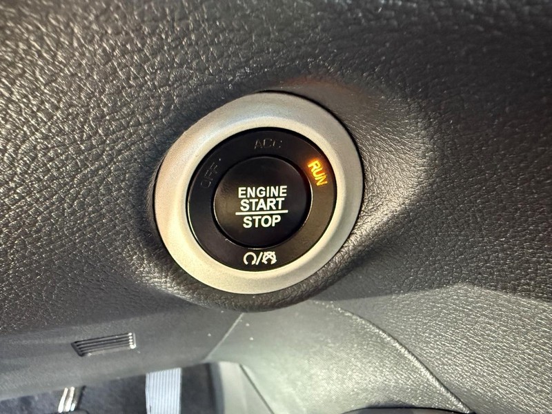Chrysler Pacifica Vehicle Image 18