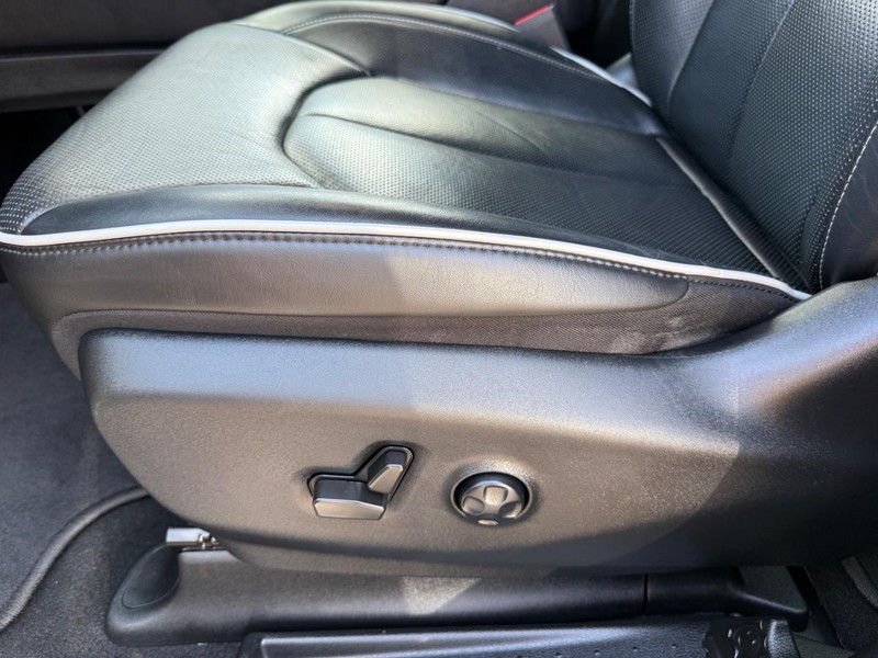 Chrysler Pacifica Vehicle Image 27