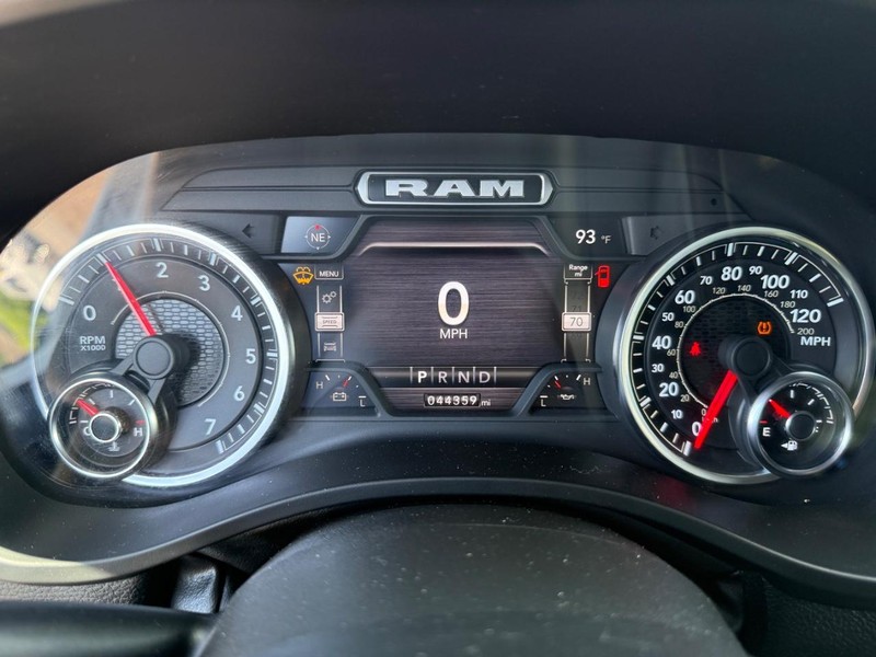 Ram 1500 Vehicle Image 22