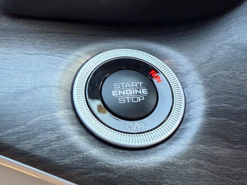 Jeep Grand Cherokee 4xe Vehicle Image 10