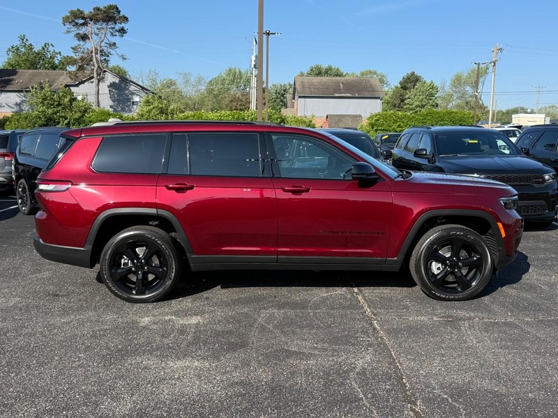 Jeep Grand Cherokee L Vehicle Image 02