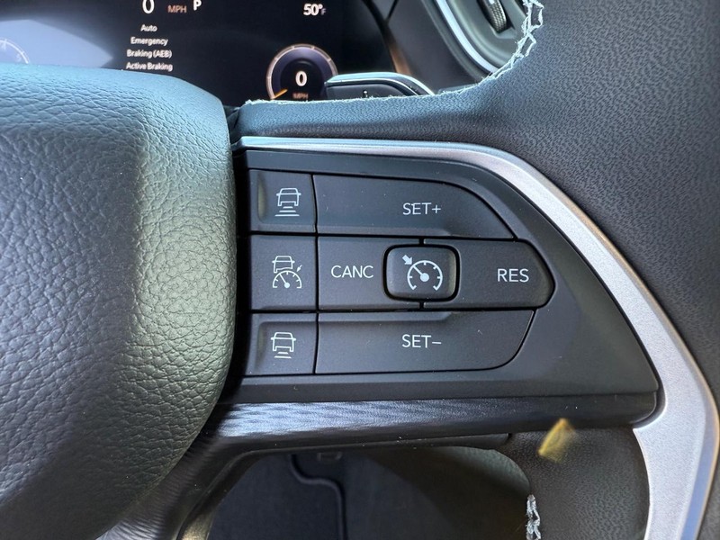 Jeep Grand Cherokee L Vehicle Image 10