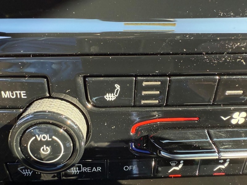 Jeep Grand Cherokee L Vehicle Image 12