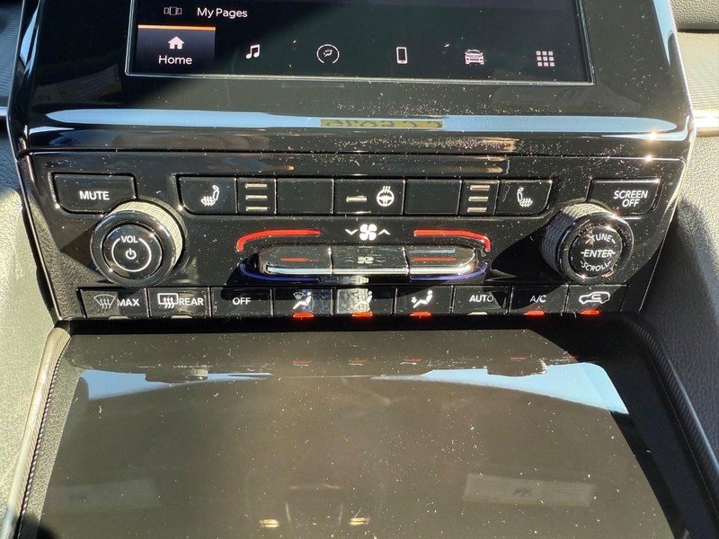 Jeep Grand Cherokee L Vehicle Image 15