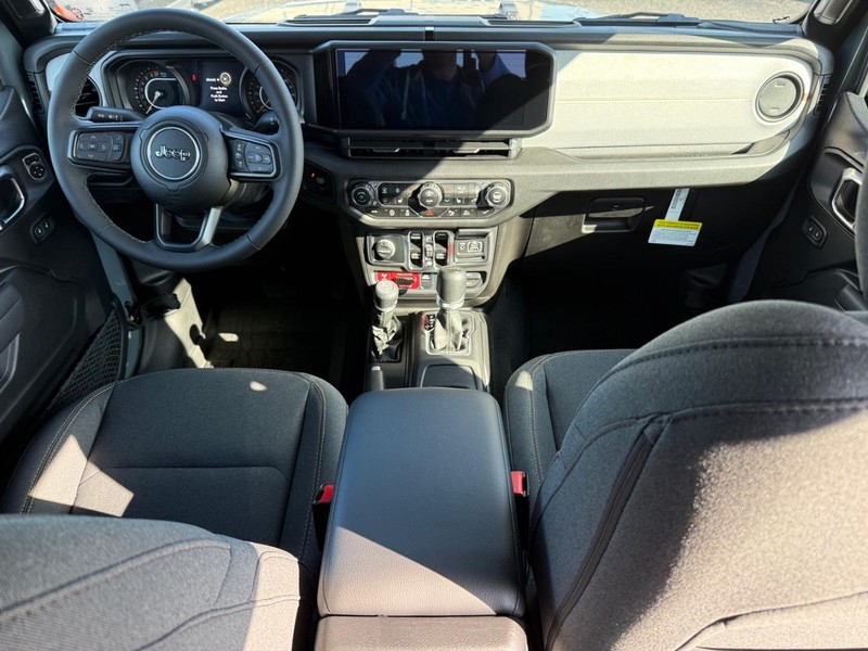 Jeep Gladiator Vehicle Image 05