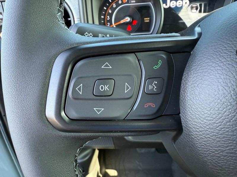 Jeep Gladiator Vehicle Image 07