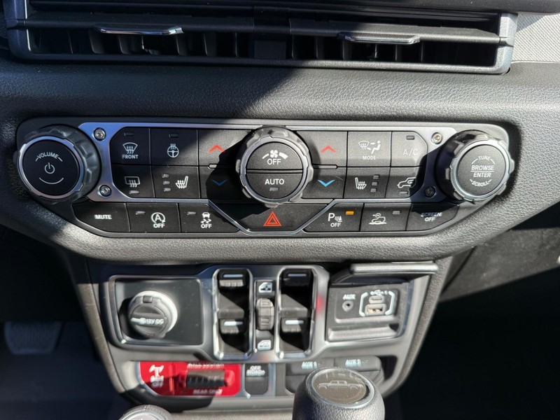 Jeep Gladiator Vehicle Image 13