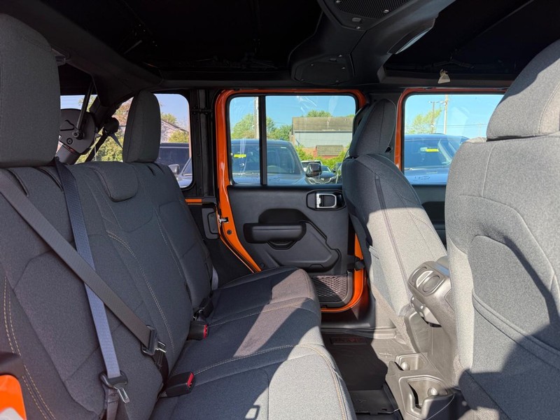 Jeep Wrangler Vehicle Image 04