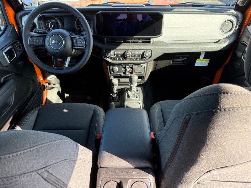Jeep Wrangler Vehicle Image 05
