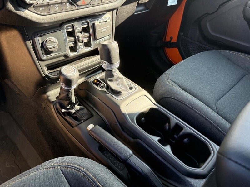Jeep Wrangler Vehicle Image 14