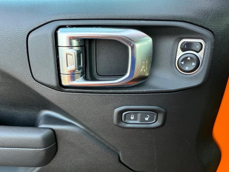 Jeep Wrangler Vehicle Image 18