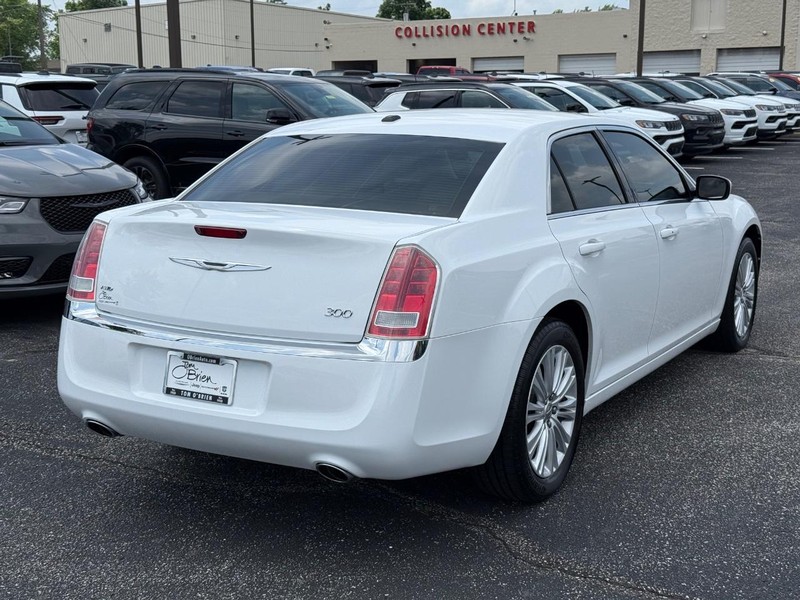 Chrysler 300 Vehicle Image 03