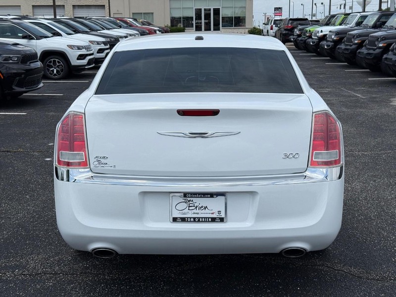 Chrysler 300 Vehicle Image 04