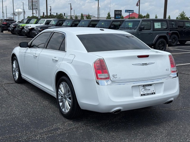 Chrysler 300 Vehicle Image 05
