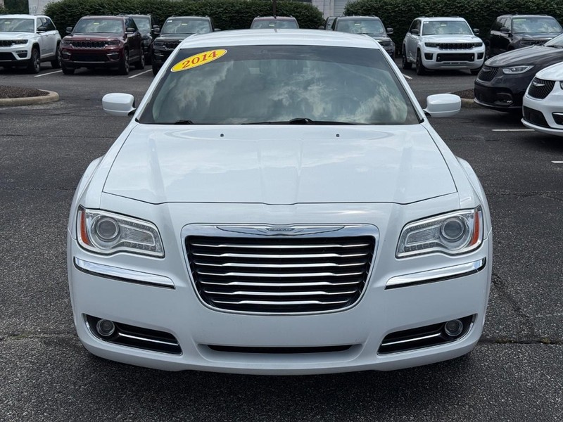 Chrysler 300 Vehicle Image 09