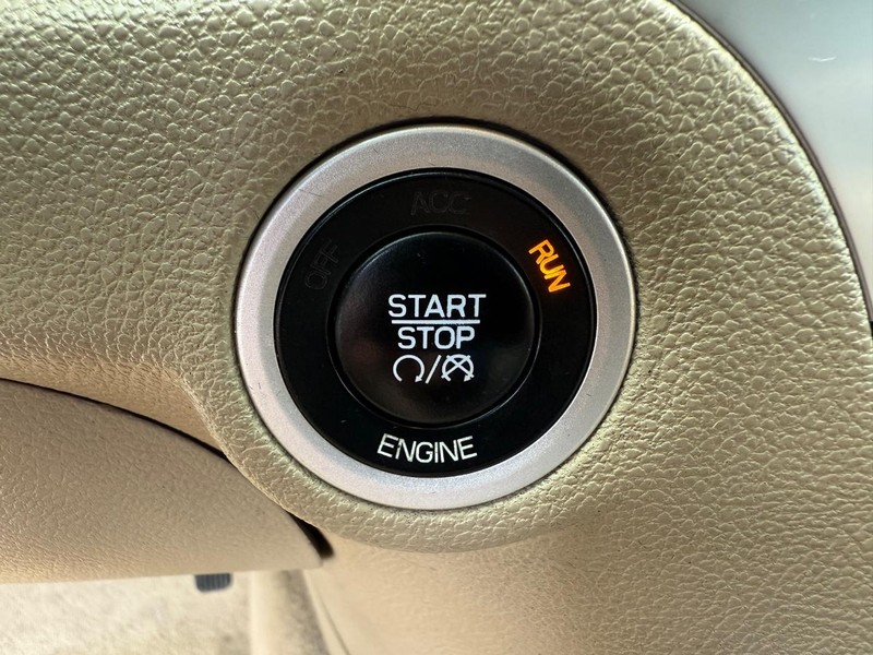 Chrysler 300 Vehicle Image 15
