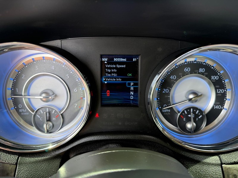 Chrysler 300 Vehicle Image 22