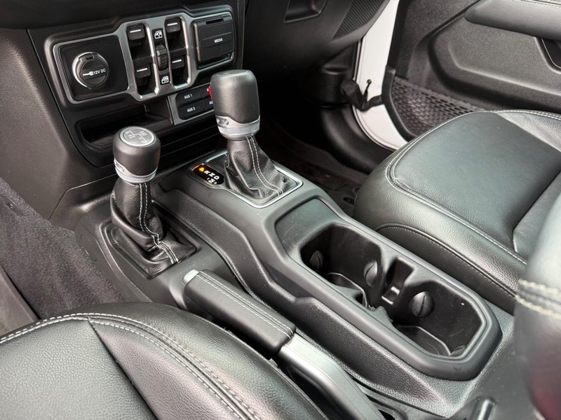 Jeep Wrangler 4xe Vehicle Image 21